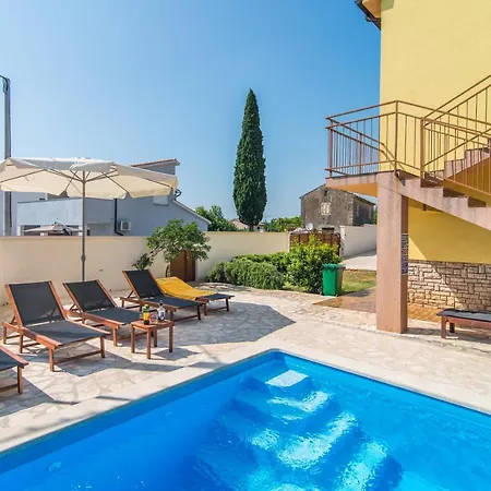 Vikendica Maredi With Pool