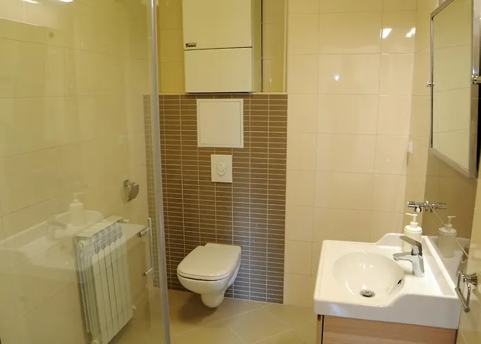 Maredi With Pool Póla