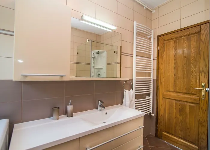 Maredi With Pool Póla