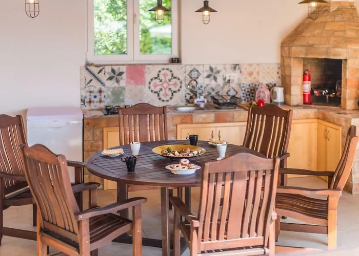 Maredi With Pool Holiday home Pula