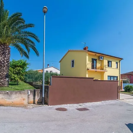 Сasa de vacaciones Maredi With Pool Pula