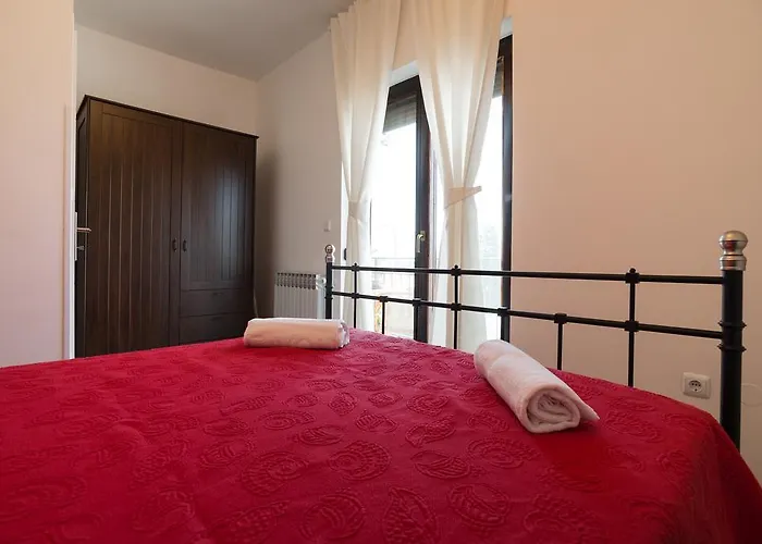 Maredi With Pool 別荘