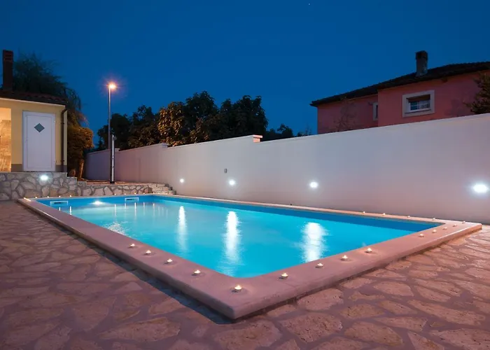 Maredi With Pool Pula