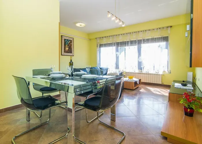 Сasa de vacaciones Maredi With Pool