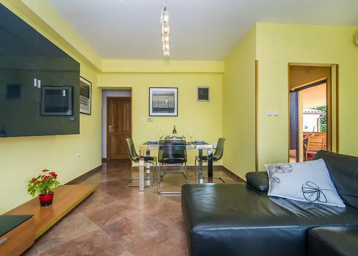 Maredi With Pool Сasa de vacaciones *