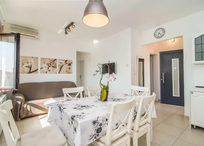 Maredi With Pool Сasa de vacaciones *