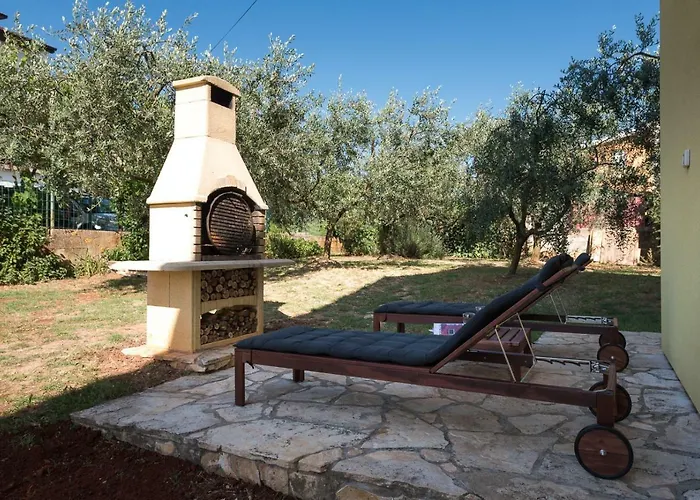 بيت للعطل Maredi With Pool بولا