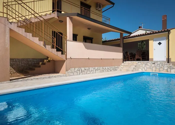 Maredi With Pool بيت للعطل بولا