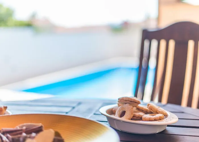 بيت للعطل Maredi With Pool