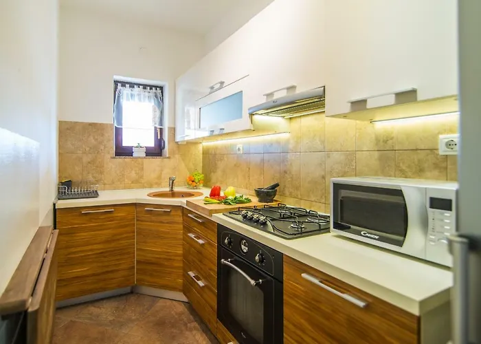 Maredi With Pool بولا