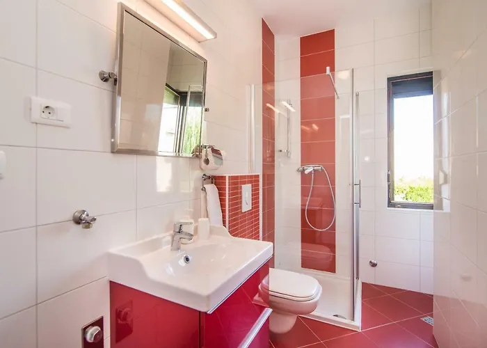 Maredi With Pool بيت للعطل *